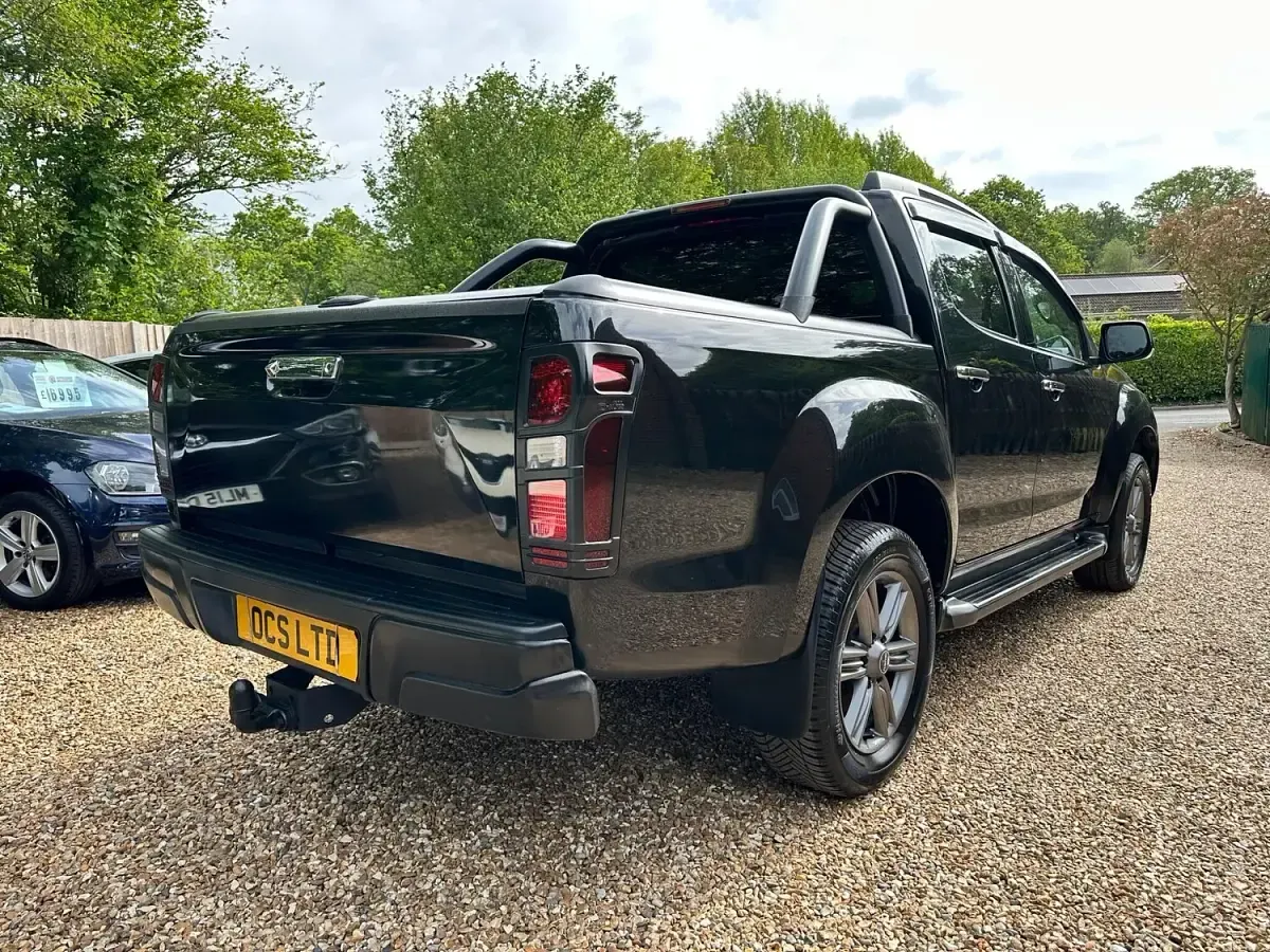 Used Isuzu D-Max 164 HP (120 kW) 2018 Black Pickup