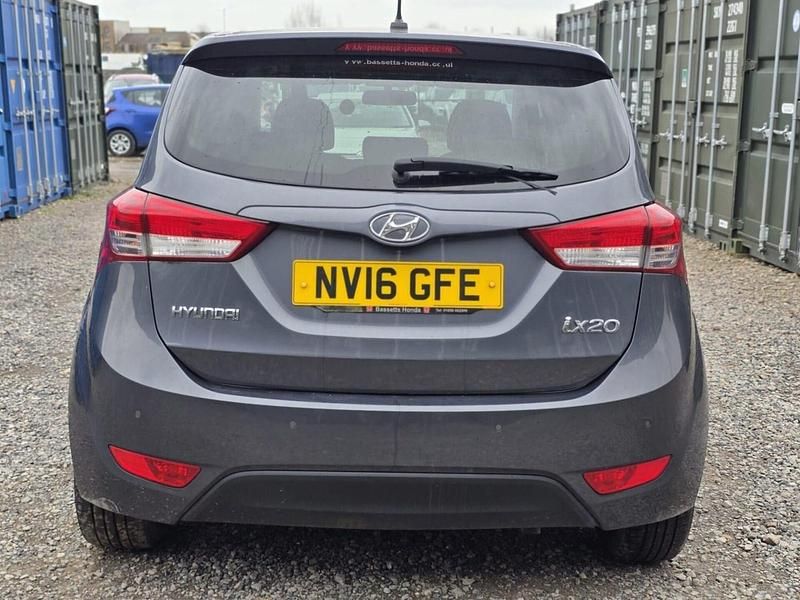 Used Hyundai ix20 Premium 125 HP (91 kW) 2016 Grey Hatchback