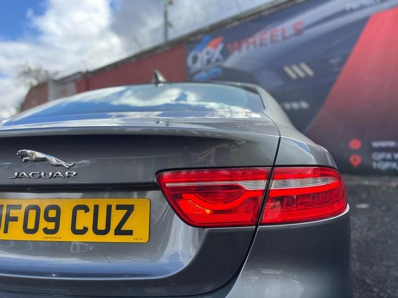 Begagnad Jaguar XE SE 163 HK (119 kW) 2016 Grå Sedan