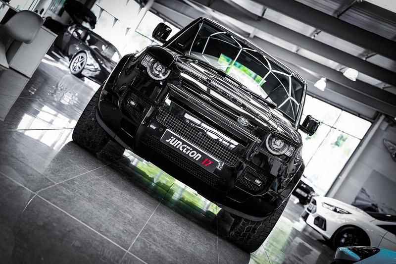 Usado Land Rover Defender SE 300 HP (220 kW) 2021 Preto SUV