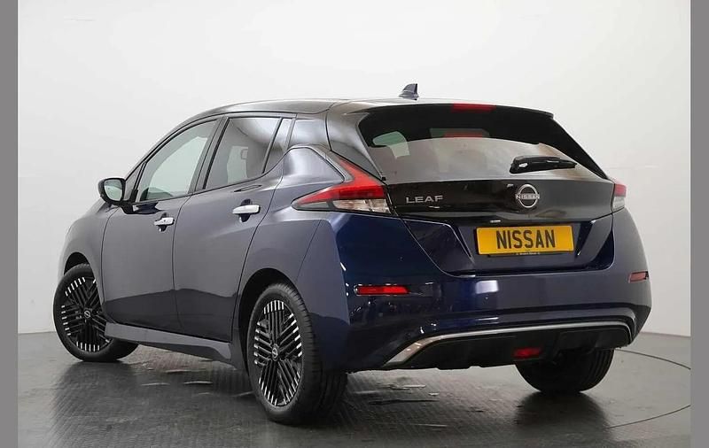 Used Nissan Leaf N-Connecta 110 kW (150 HP) 2022 Blue Hatchback