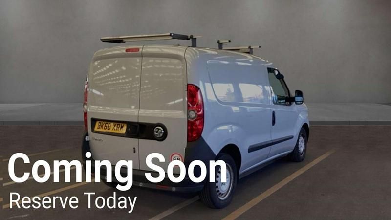 Used Vauxhall Combo 105 HP (77 kW) 2018 Silver MPV