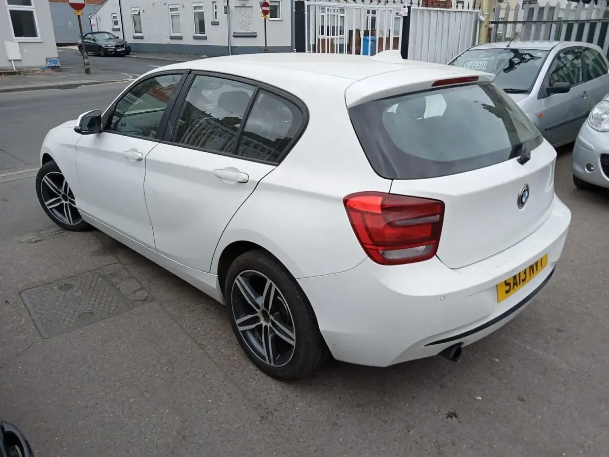 Used BMW 116 Sport Line 2013 White Hatchback