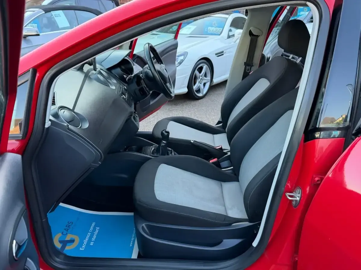Begagnad Seat Ibiza 85 HK (62 kW) 2014 Röd Halvkombi