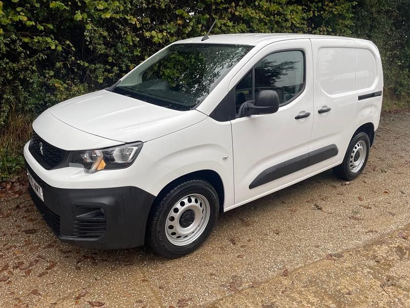 Used Peugeot Partner 100 HP (73 kW) 2019 White MPV
