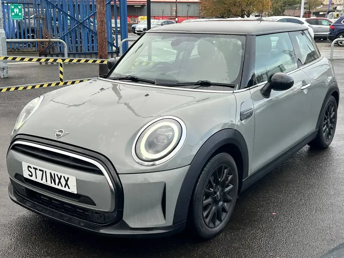 Usado Mini Cooper Classic 2021 Gris Utilitario