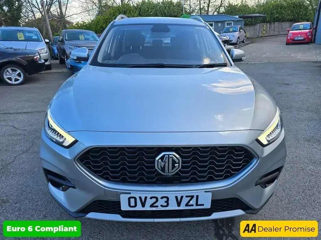 Usado MG ZS Excite 2023 Plateado Utilitario