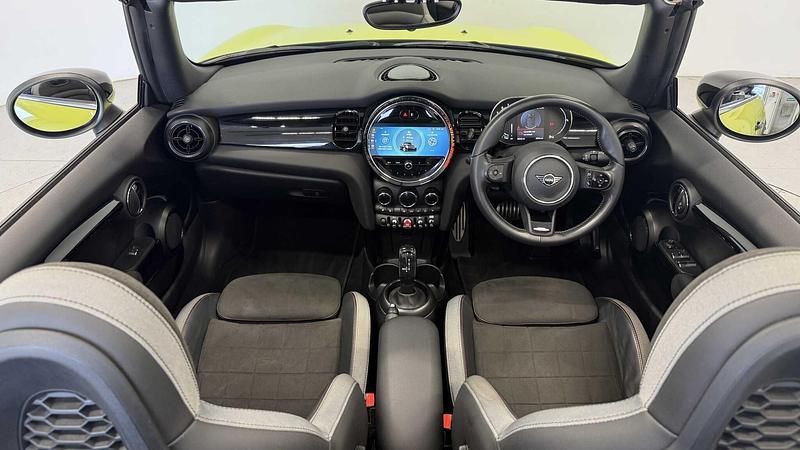 Begagnad Mini Cooper Sport 134 HK (98 kW) 2023 Gul Halvkombi