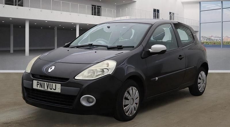 Black Used 2011 Renault Clio II Hatchback | £1,494 (Good price) - Image 1/4