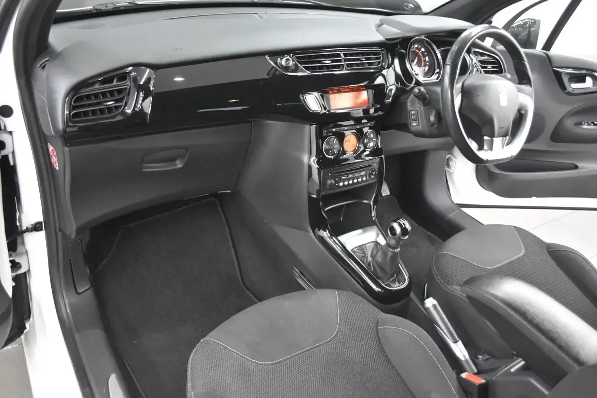 Used Citroën DS3 2013 White Hatchback