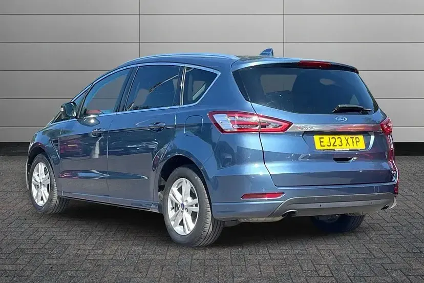 Used Ford S-MAX Titanium 187 HP (137 kW) 2023 Blue MPV