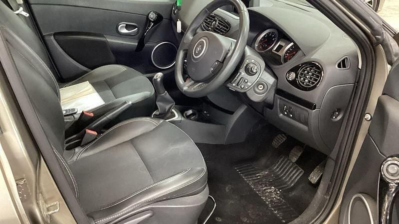 Used Renault Clio IV Dynamique 2012 Beige Hatchback