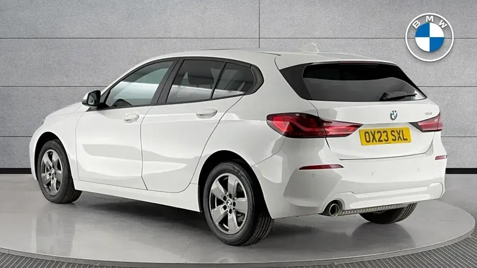 Used BMW 118 Comfort Edition 134 HP (98 kW) 2023 White Hatchback