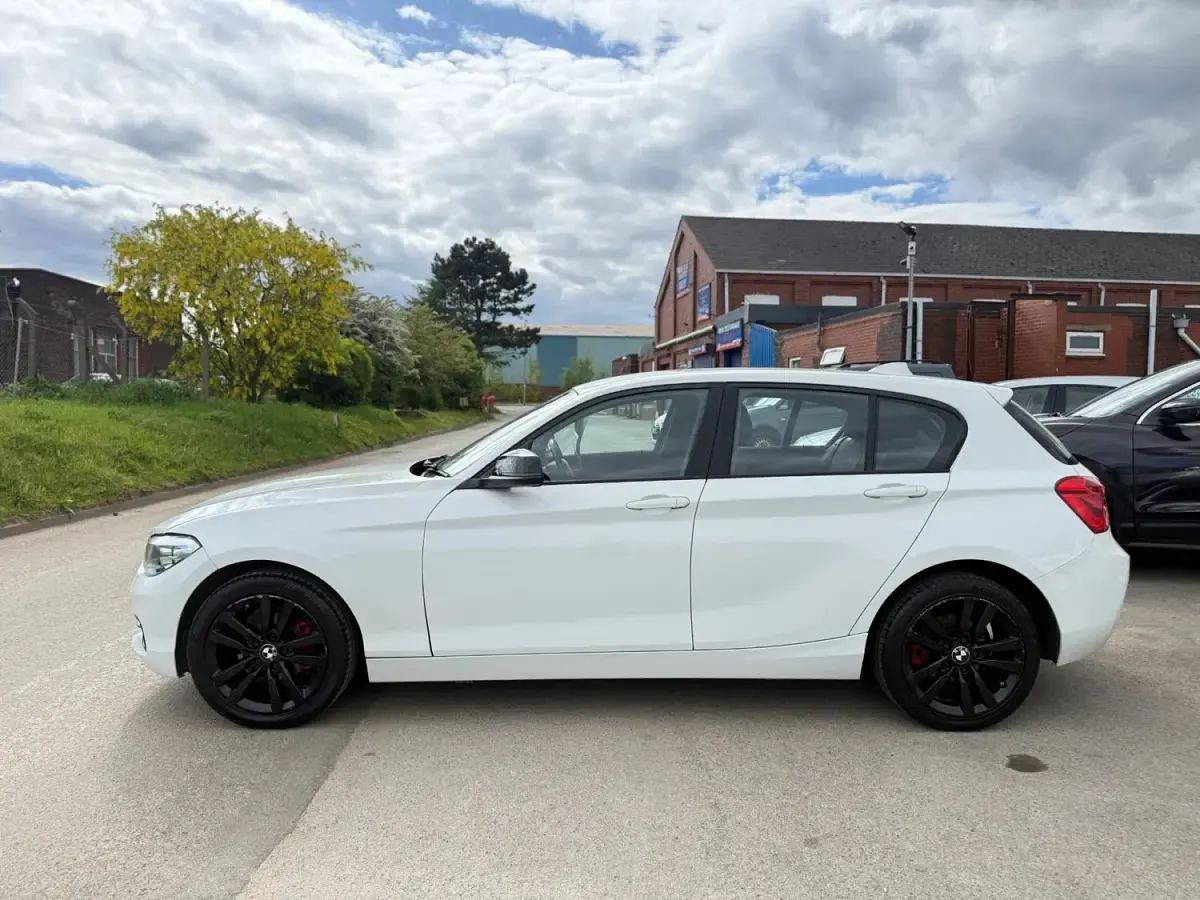 Używany BMW 118 Sport Line 2016 Biały Hatchback