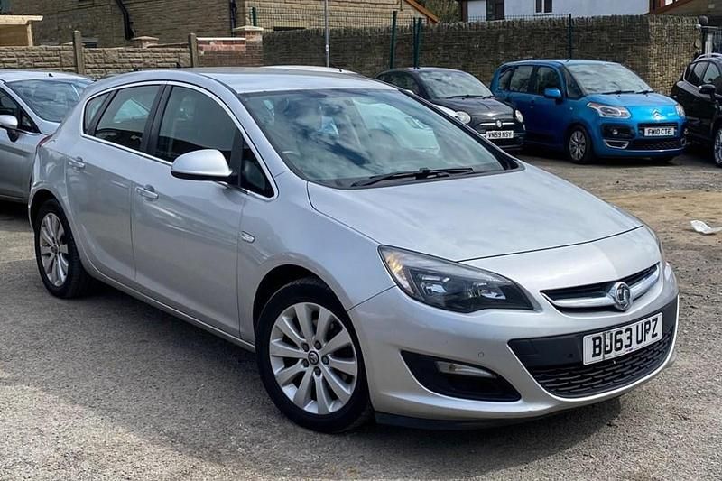 Used Vauxhall Astra 165 HP (121 kW) 2013 Silver Hatchback