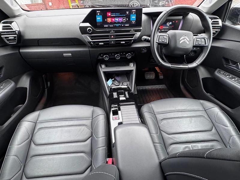 Used Citroën C4 PureTech 127 HP (93 kW) 2023 Red SUV