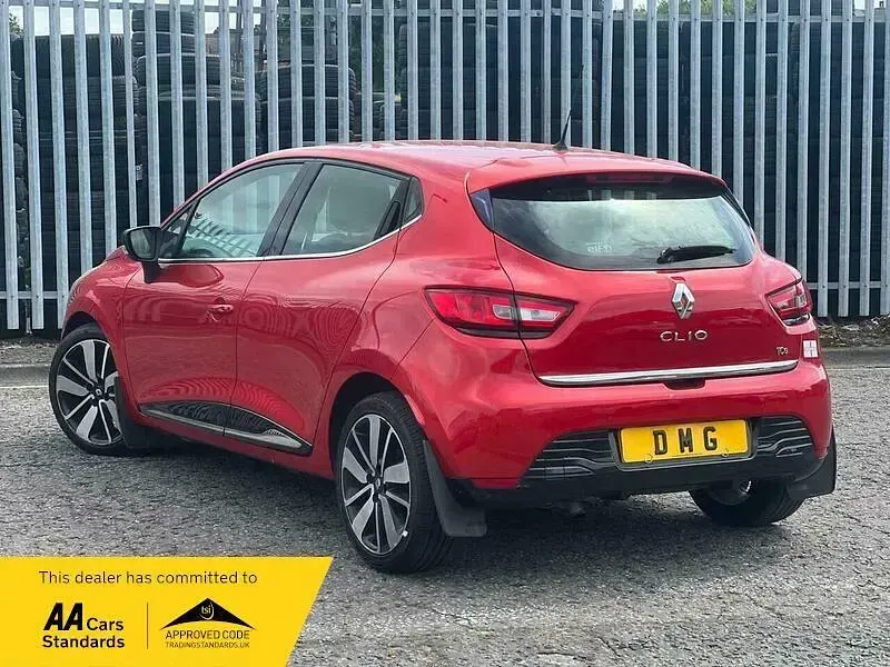 Used Renault Clio Dynamique 90 HP (66 kW) 2016 Red Hatchback
