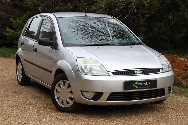 Used Ford Fiesta Ghia 80 HP (58 kW) 2003 Silver Hatchback
