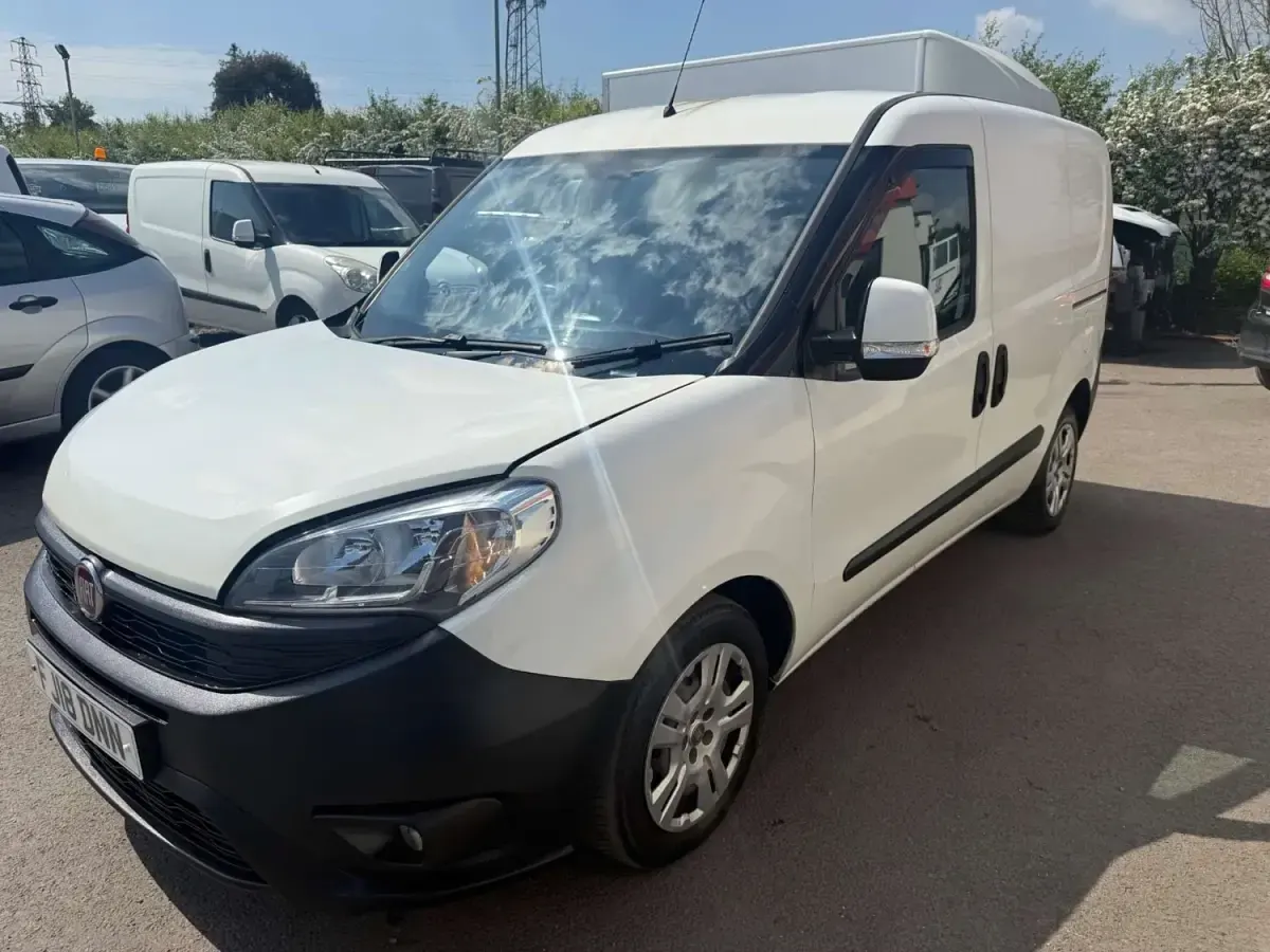 Begagnad Fiat Doblò 95 HK (69 kW) 2018 Vit Minibuss