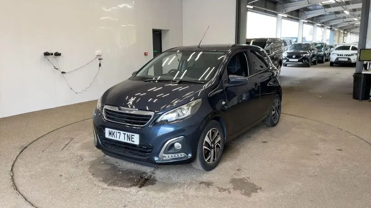 Used Peugeot 108 Allure 82 HP (60 kW) 2017 Blue Hatchback