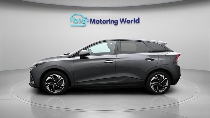 Begagnad MG MG4 EV Trophy 319 kW (435 HK) 2023 Halvkombi