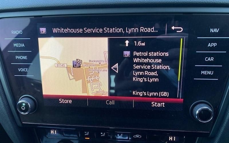 Used Skoda Octavia vRS 245 HP (180 kW) 2019 White Estate