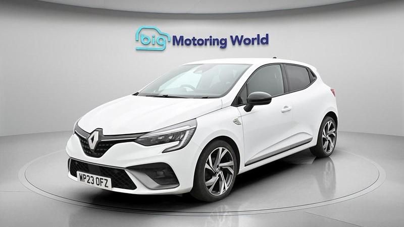 Used Renault Clio V RS Line 90 HP (66 kW) 2023 White Hatchback
