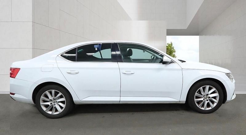 Used Skoda Superb SE Technology 2021 White Hatchback