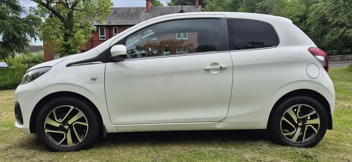 Used Peugeot 108 Allure 82 HP (60 kW) 2014 White Hatchback