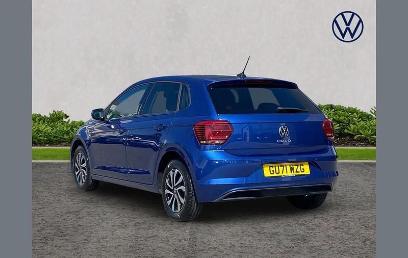 Usado VW Polo Active 95 HP (69 kW) 2021 Azul Citadino