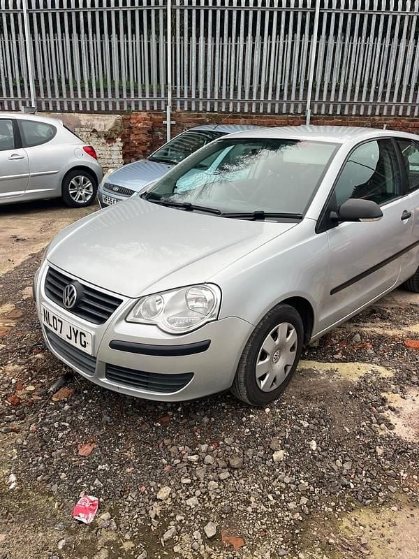 Used VW Polo 64 HP (47 kW) 2007 Silver Hatchback