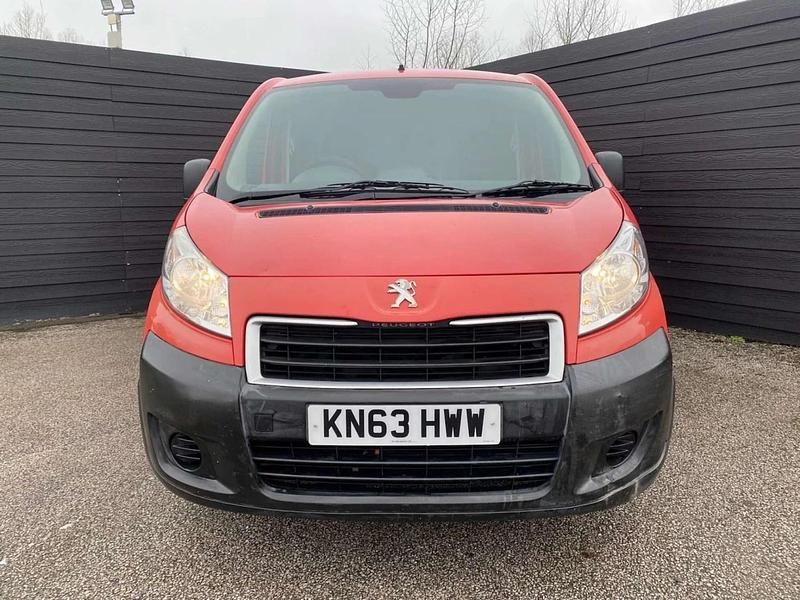 Used Peugeot Expert 90 HP (66 kW) 2014 Red Van