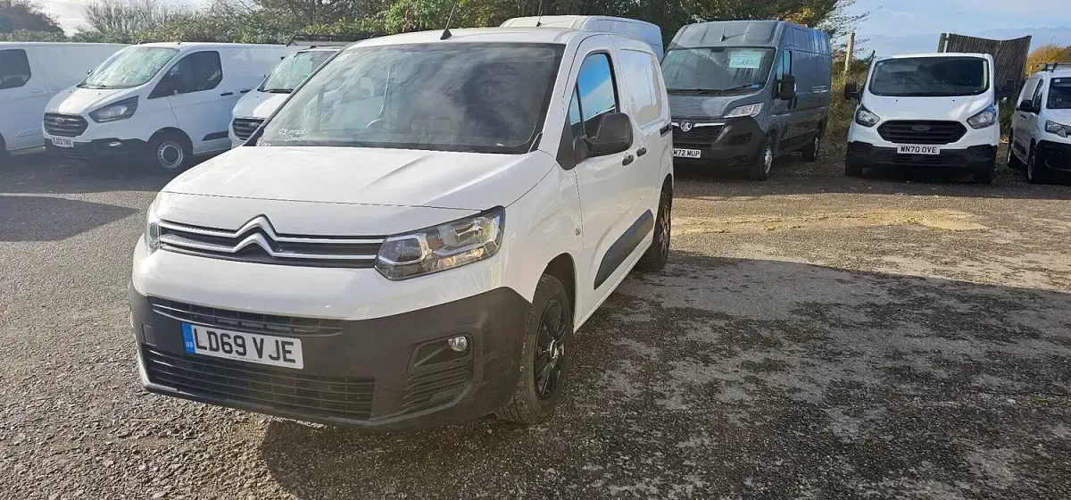 Used Citroën Berlingo 100 HP (73 kW) 2019 White MPV