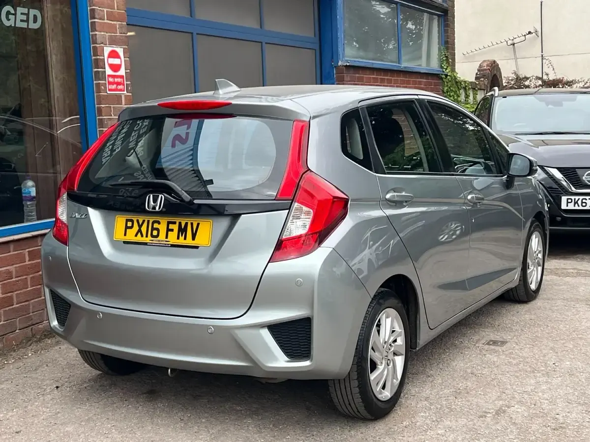 Used Honda Jazz SE 102 HP (75 kW) 2016 Silver Hatchback