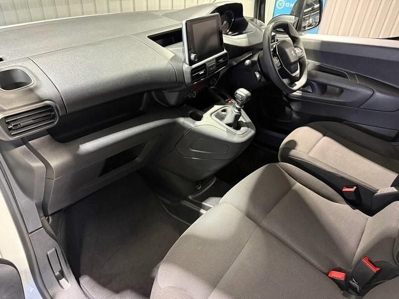 Used Peugeot Partner Premium 2022 White MPV