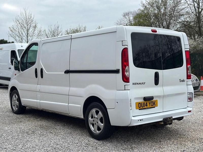 Used Vauxhall Vivaro 115 HP (84 kW) 2014 White MPV