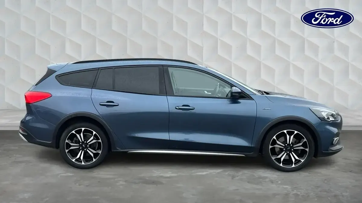 Used Ford Focus Active X 125 HP (91 kW) 2019 Blue Estate