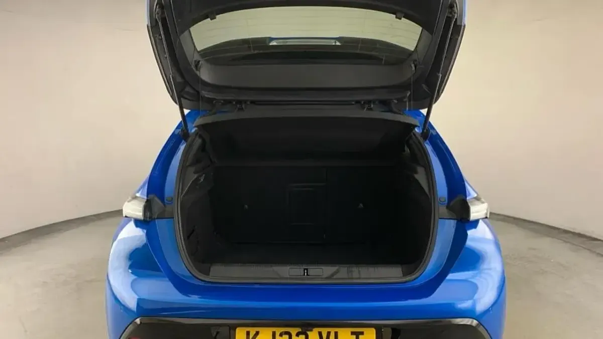 Used Peugeot 308 Allure Premium 129 HP (94 kW) 2023 Blue Hatchback