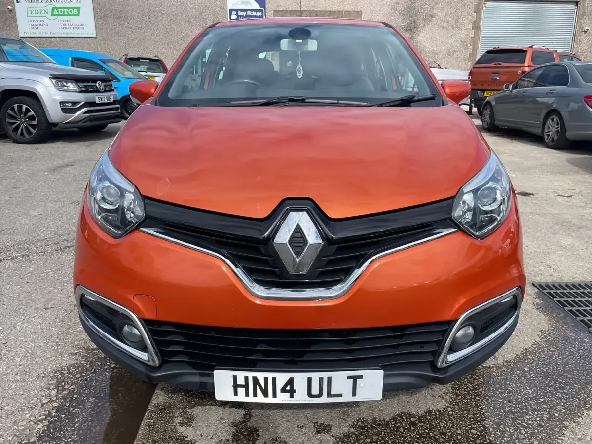 Used Renault Captur Dynamique 90 HP (66 kW) 2014 Orange SUV