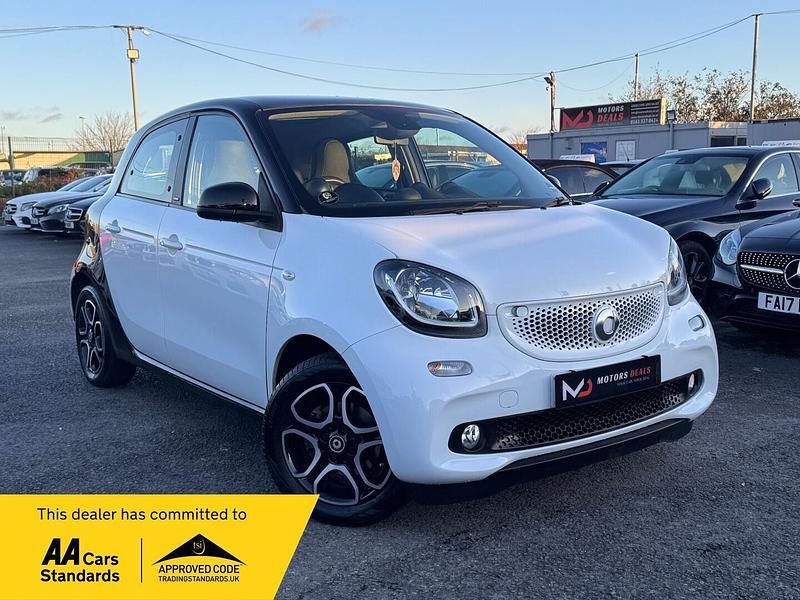 White Used 2016 Smart ForFour Premium Hatchback | £7,995 (Fair price) - Image 1/3