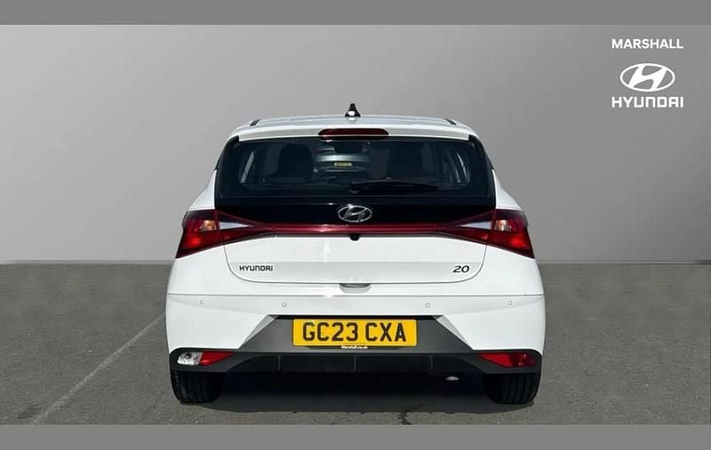 Used Hyundai i20 SE 100 HP (73 kW) 2023 White Hatchback