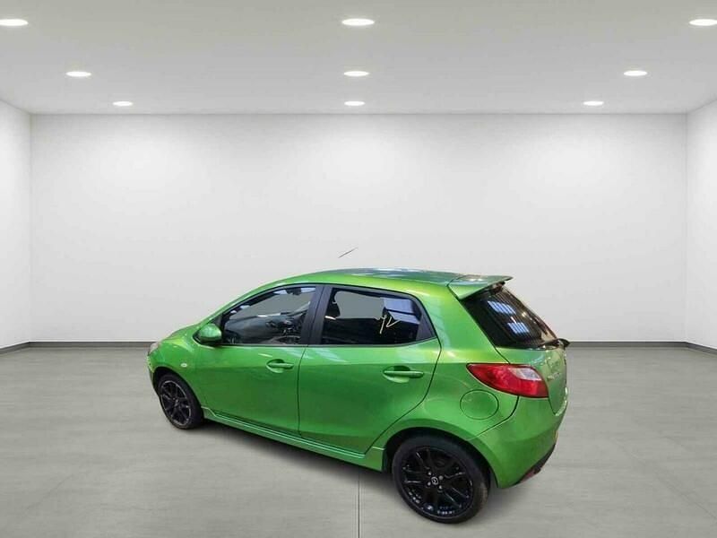 Begagnad Mazda 2 2011 Grön Halvkombi