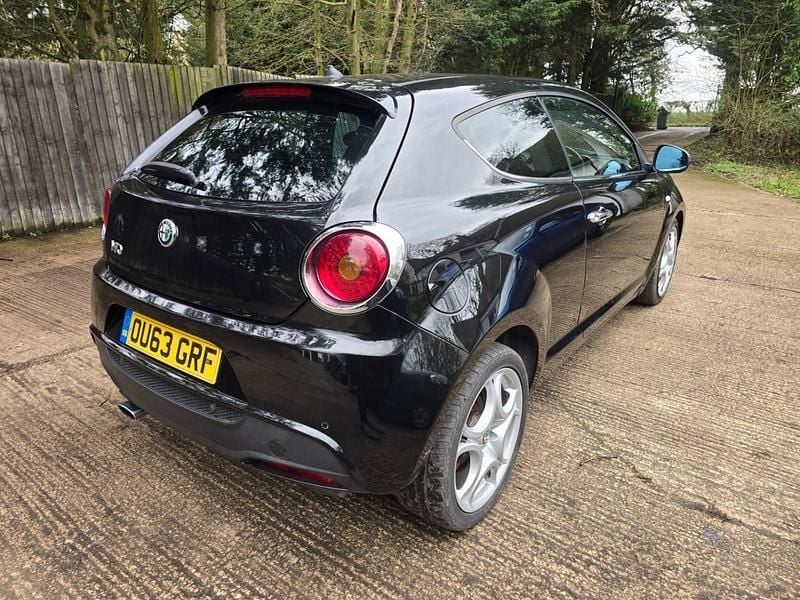 Used Alfa Romeo MiTo Distinctive 105 HP (77 kW) 2013 Black Hatchback