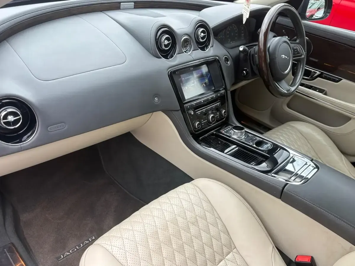 Usado Jaguar XJ S 300 CV (220 kW) 2016 Gris Berlina
