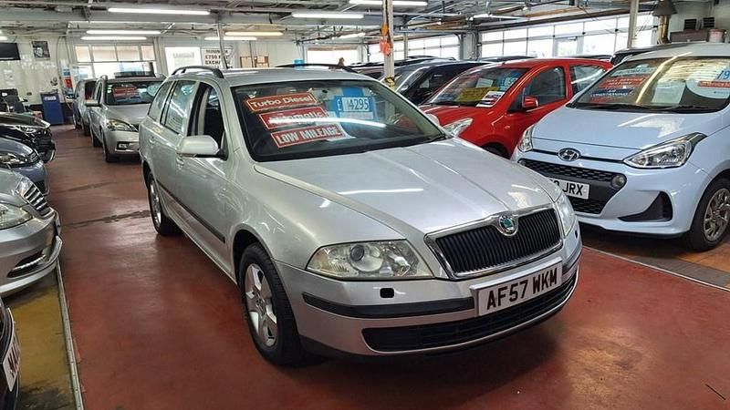 Used Skoda Octavia Ambiente 105 HP (77 kW) 2007 Silver Estate