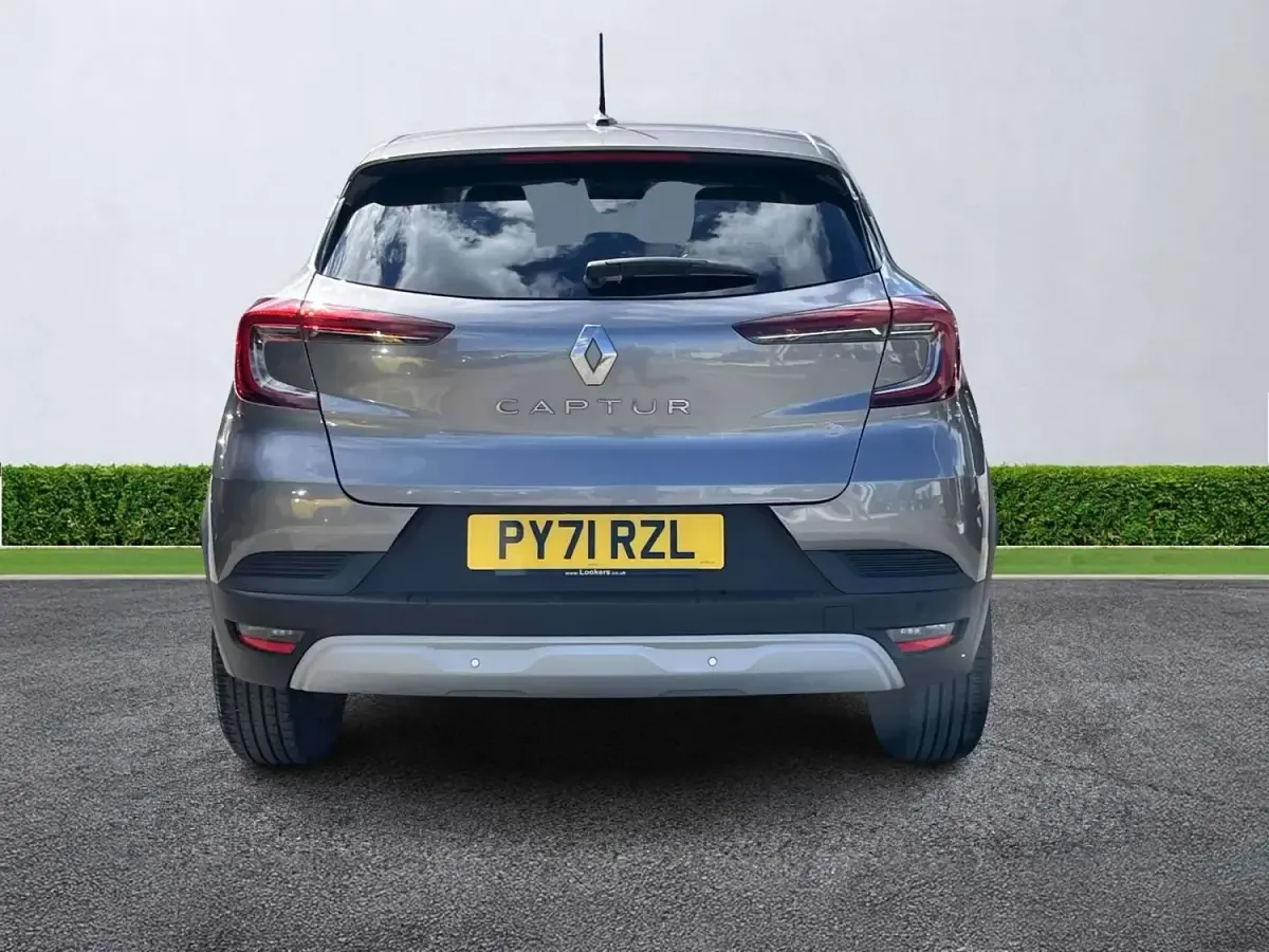 Usado Renault Captur Iconic 91 CV (66 kW) 2021 Gris SUV