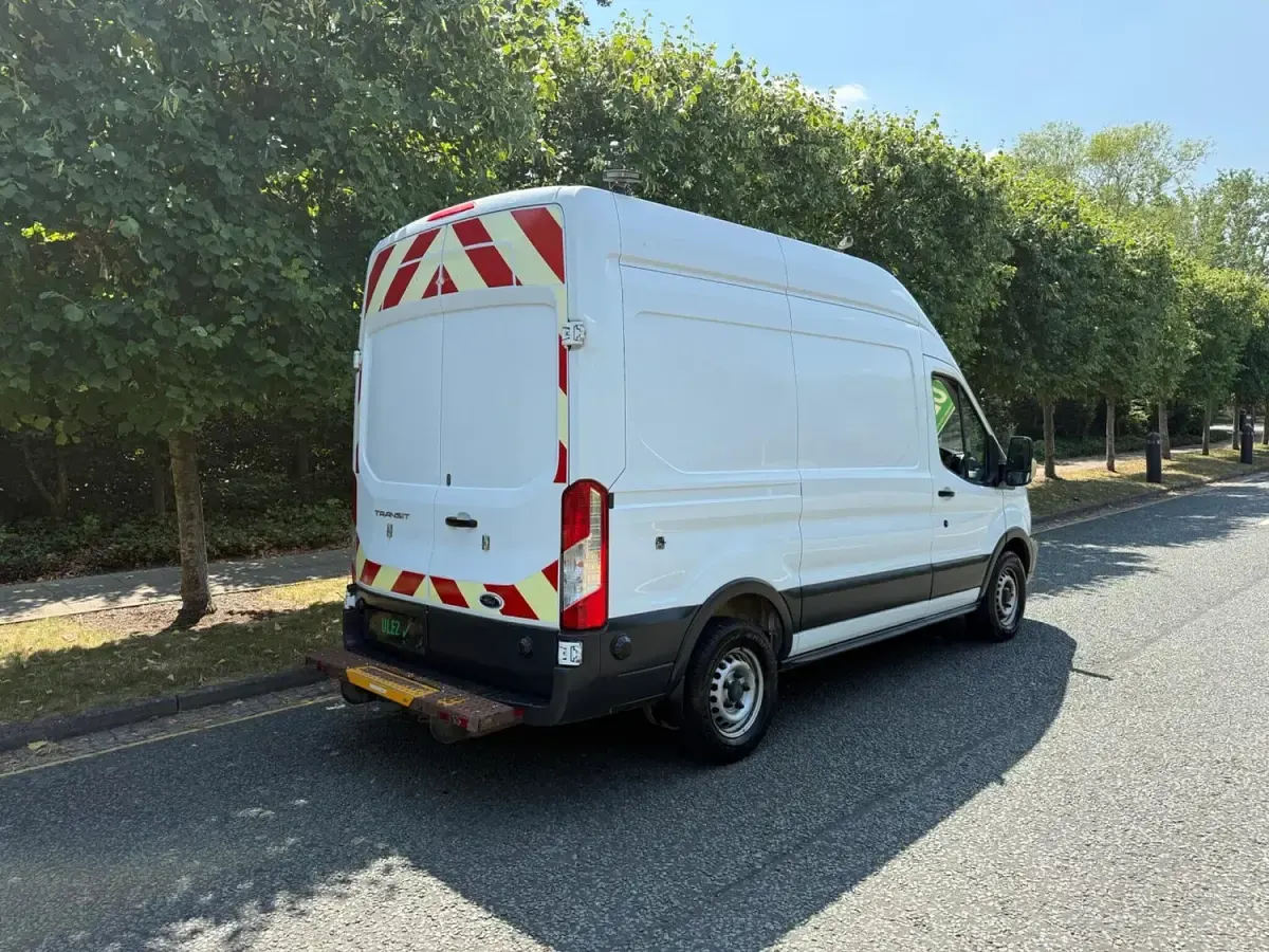 Used Ford Transit 130 HP (95 kW) 2018 White Van