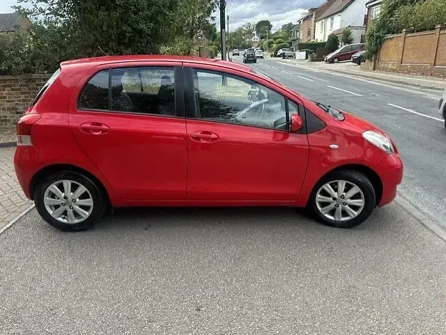 Used Toyota Yaris 101 HP (74 kW) 2009 Red Hatchback