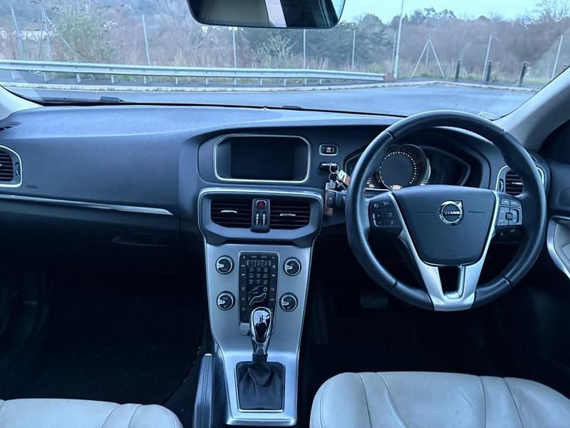 Used Volvo V40 Inscription 152 HP (111 kW) 2019 Blue Hatchback