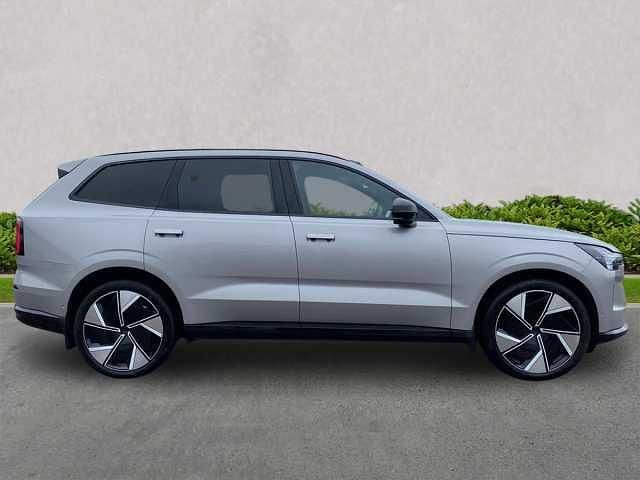 Usado Volvo EX90 Ultra 300 kW (408 HP) 2025 Prateado SUV